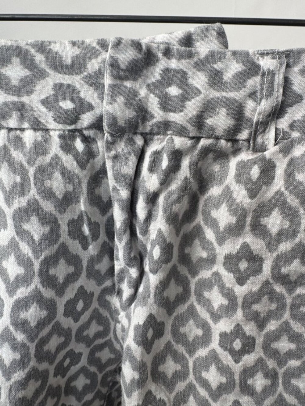 Cynthia Rowley Gray & White Linen Shorts Womens Size 4 Lightweight Ikat Print - Picture 10 of 16